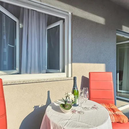 Fiore Apartment *